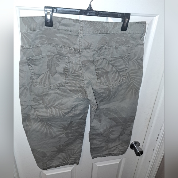 Faded Glory Green/Gray Tropical Print Bermuda Shorts Womens 8 100% Cotton - Picture 7 of 8